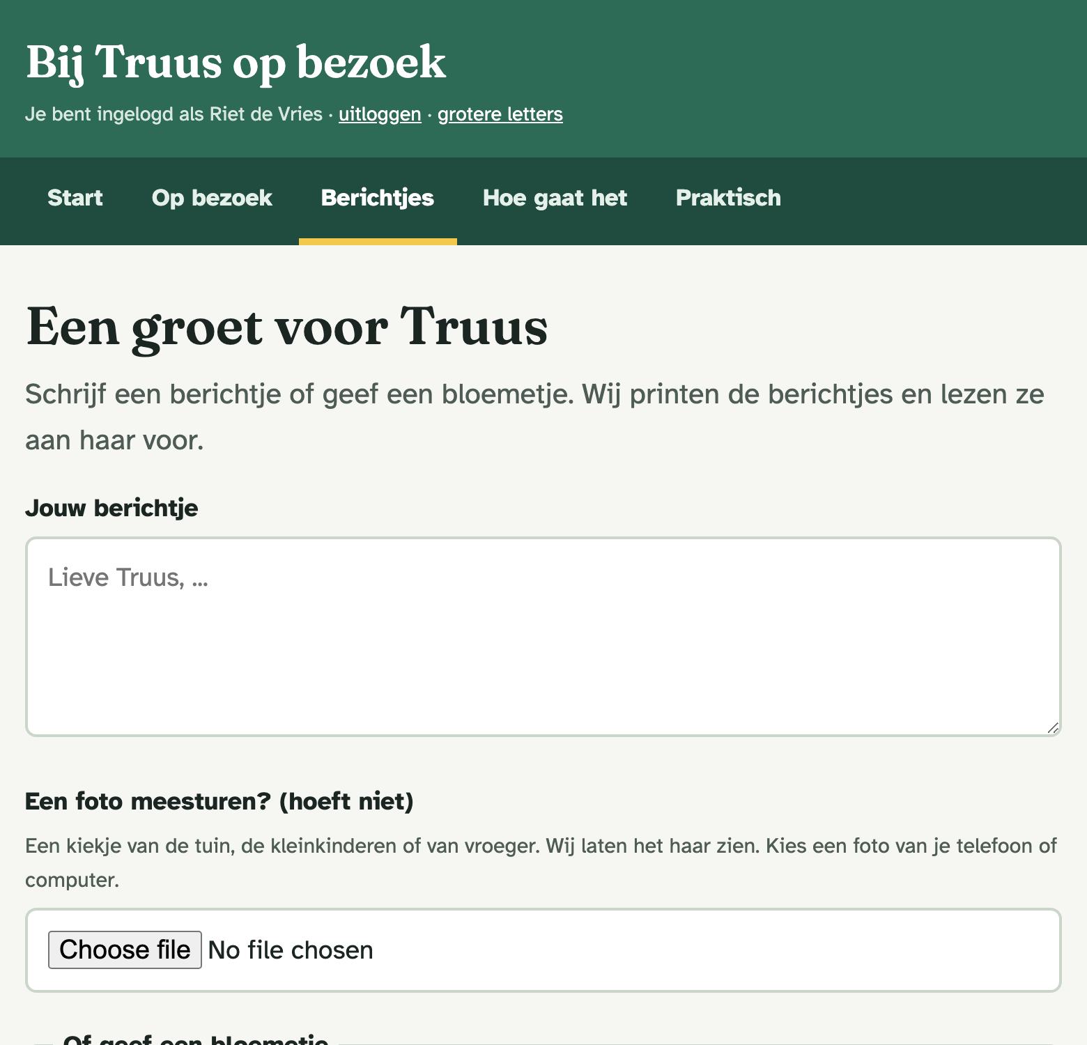 De pagina 'Een groet voor Truus' met een tekstvak, een foto meesturen en een keuze uit bloemen.